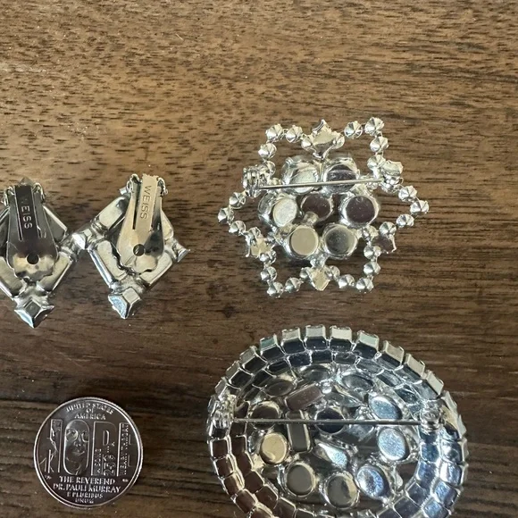 Albert Weiss earrings and 2 unmarked Silver Brooches - Picture 4 of 5